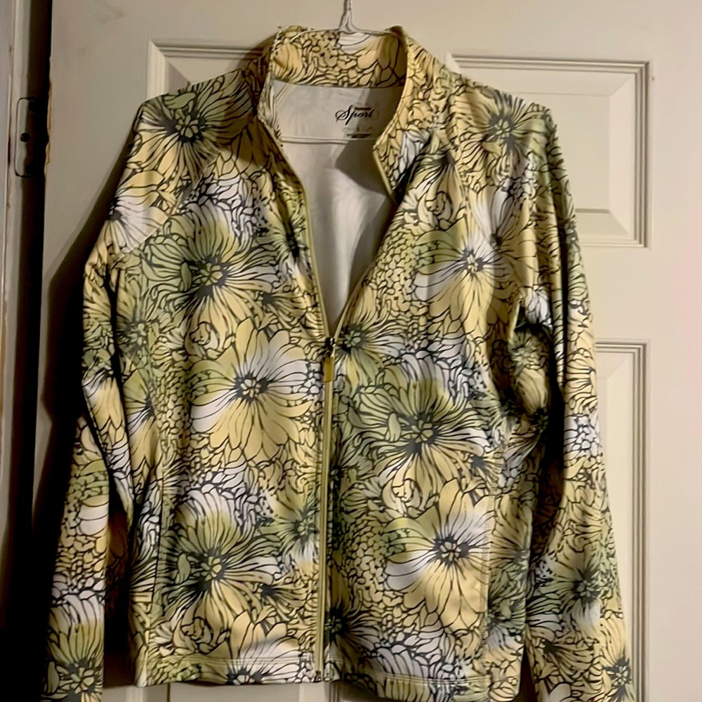 Like new style & Co. Sport zip up lightweight jacket, size large